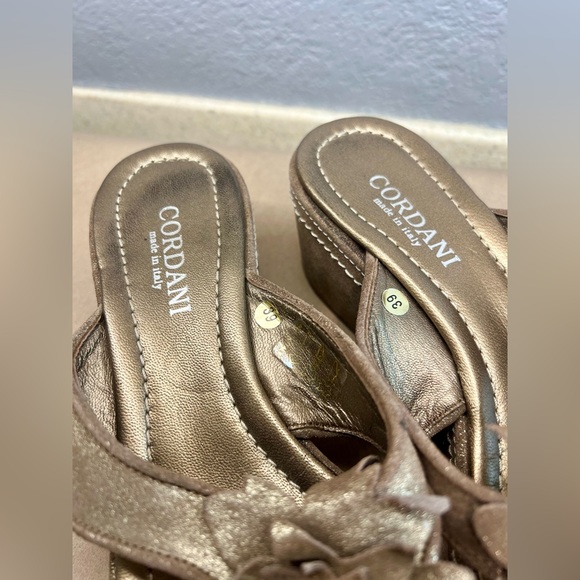 CORDANI WEDGE SANDALS FLOWER METALLIC GOLD SIZE 39 - Picture 3 of 5